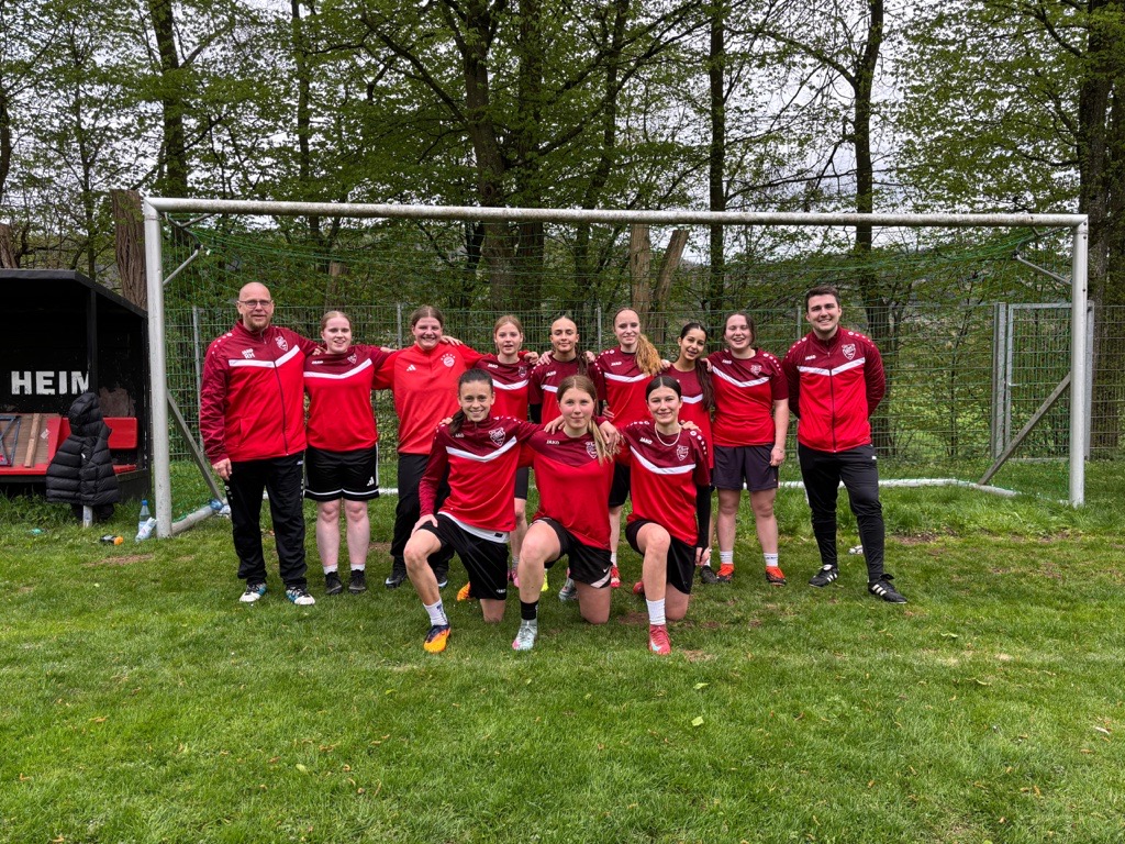 Teamfoto der B-Juniorinnen nach dem Kreispokalsieg.